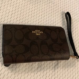 Coach wristlet wallet